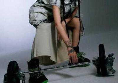 美国暴躁女rapper支持单对单 美国暴躁女rapper:街头的怒吼