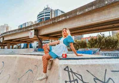 如何在2025年用最新工具给芭比娃娃打造专属妆容